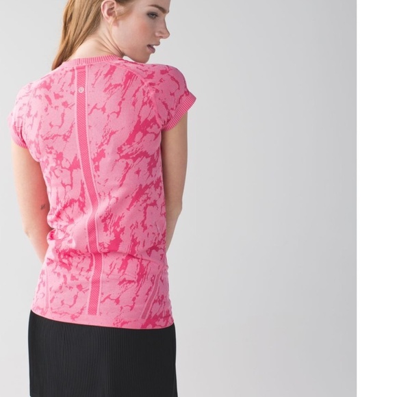 Lululemon Swiftly Tech Short Sleeve Crew
Heathered Bon Bon size 8 - Picture 3 of 8